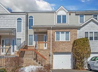 117 Edgefield Dr, Morris Plains, NJ 07950