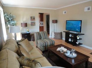 4669 N 100th St, Wauwatosa, WI 53225