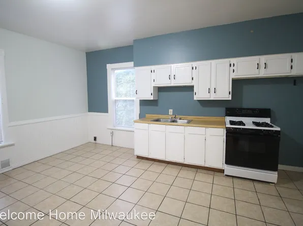 1140 N 50th Pl, Milwaukee, WI 53208