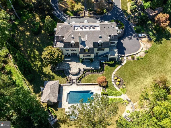 24 Lakewood Dr, Media, PA 19063