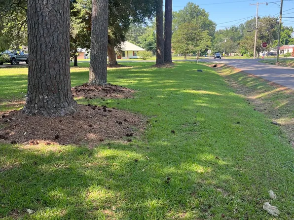 637 S Washington St, Marksville, LA 71351