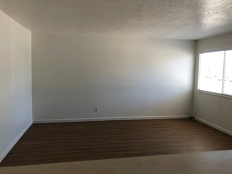 Updated & Move-in Ready 2 Bedroom End Unit in Rio Rancho — Photo 12