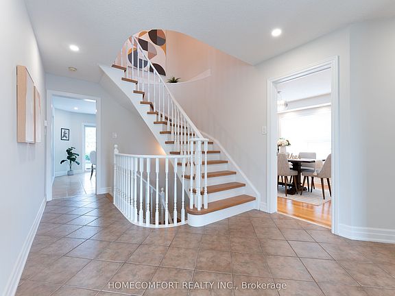 3rd image of 68 Grace Cres