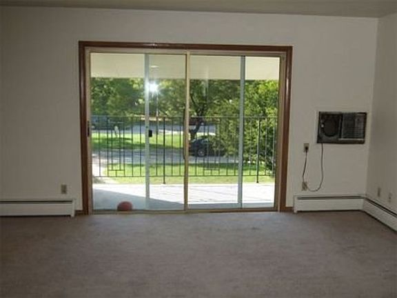 5th image of 3800-3840 S 84th St #B8