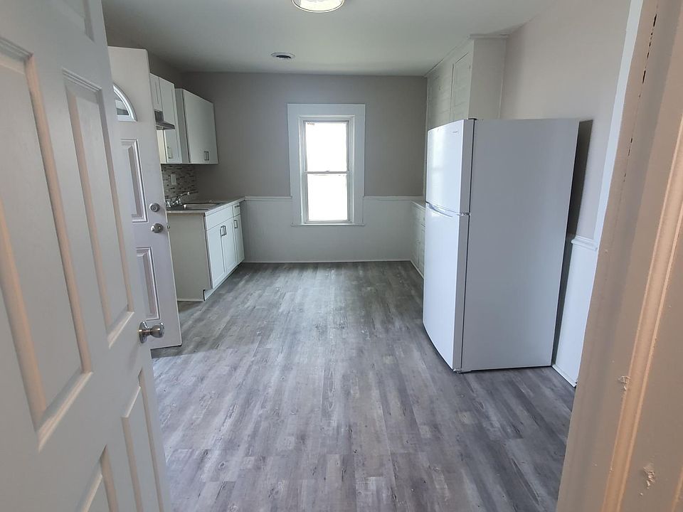 1st image of 440 Huron St #4