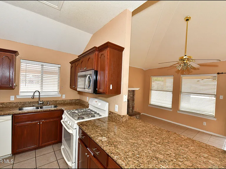 7737 Plaza Azul Rd — Photo 11