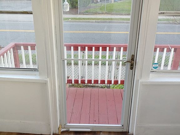 4th image of 24 Bay St