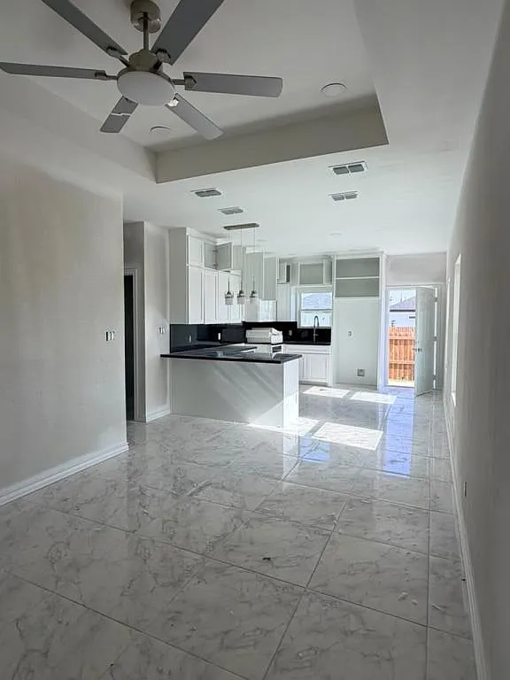2101 Cassandra St — Photo 3