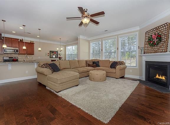5th image of 3860 Lake Breeze Dr