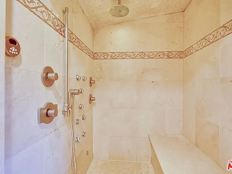 1902 Granville Ave — Photo 27