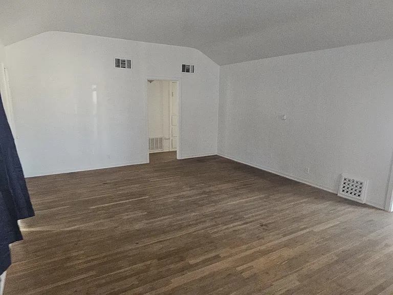 225 E Fredricks St — Photo 7