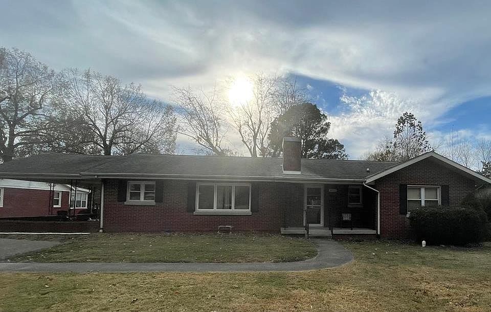 1st image of 1032 Bell Dr