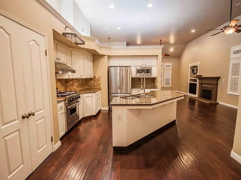 1838 E Shea Dr — Photo 12