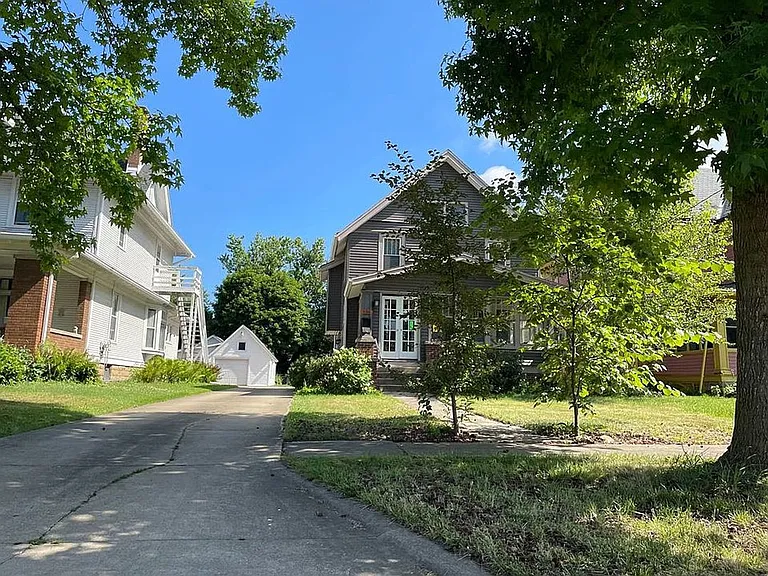 536 Pleasant St — Photo 2