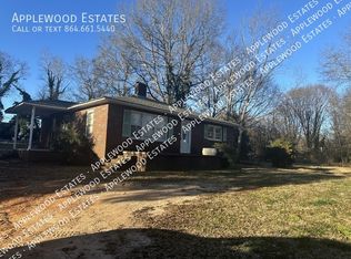 157 Hampton St, Wellford, SC 29385