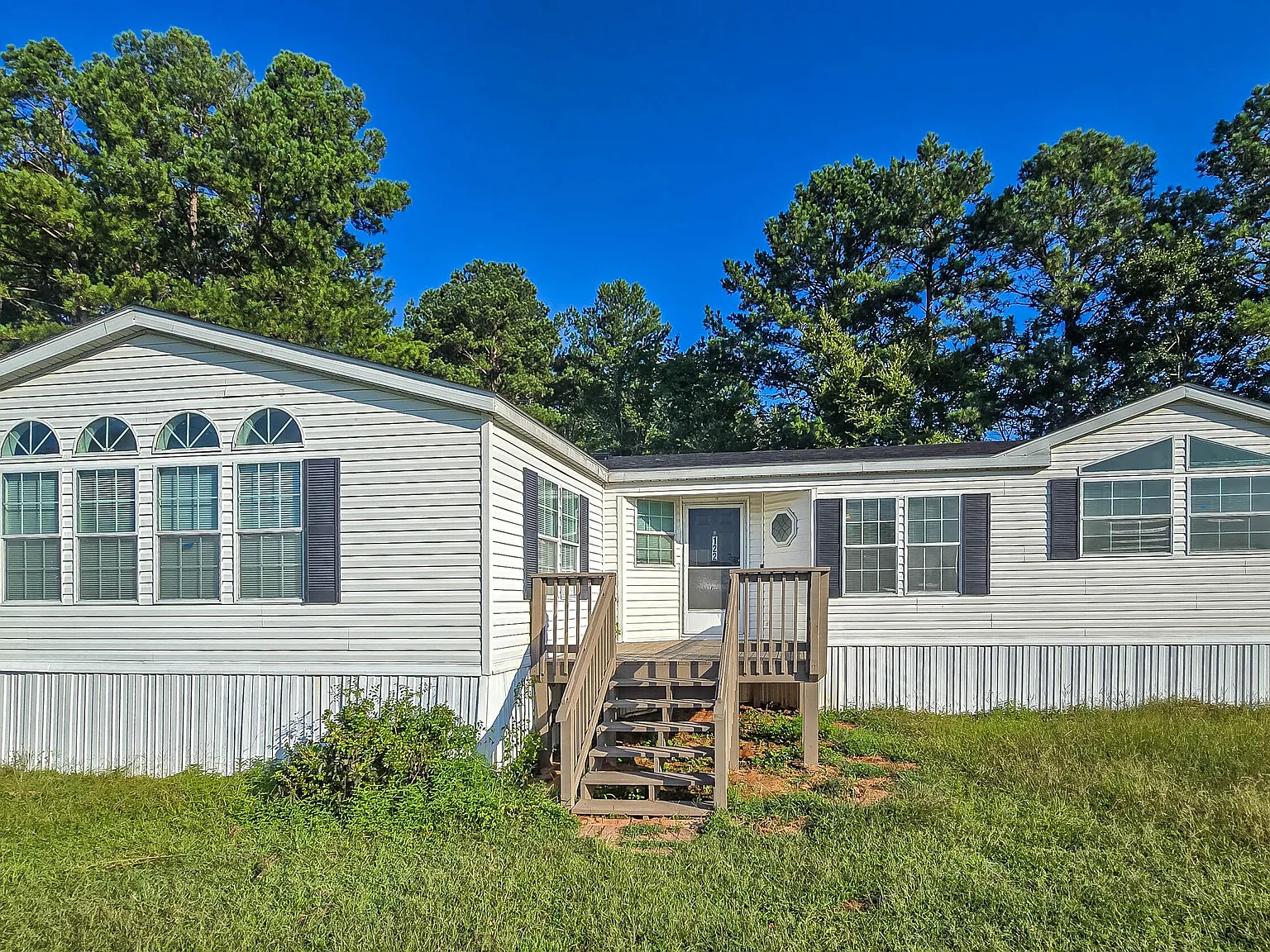 3 bed, 2.0 bath, 1935 sqft, $1,895 — Photo 2
