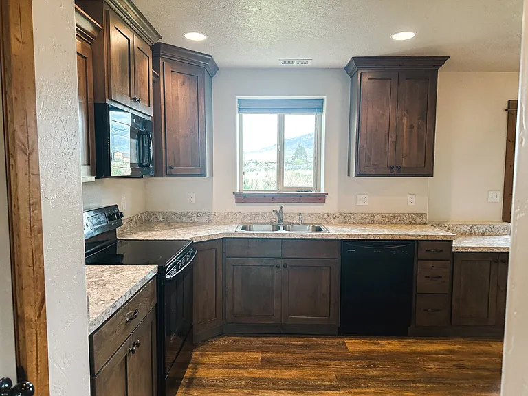 86 Tuke Ln #B — Photo 4