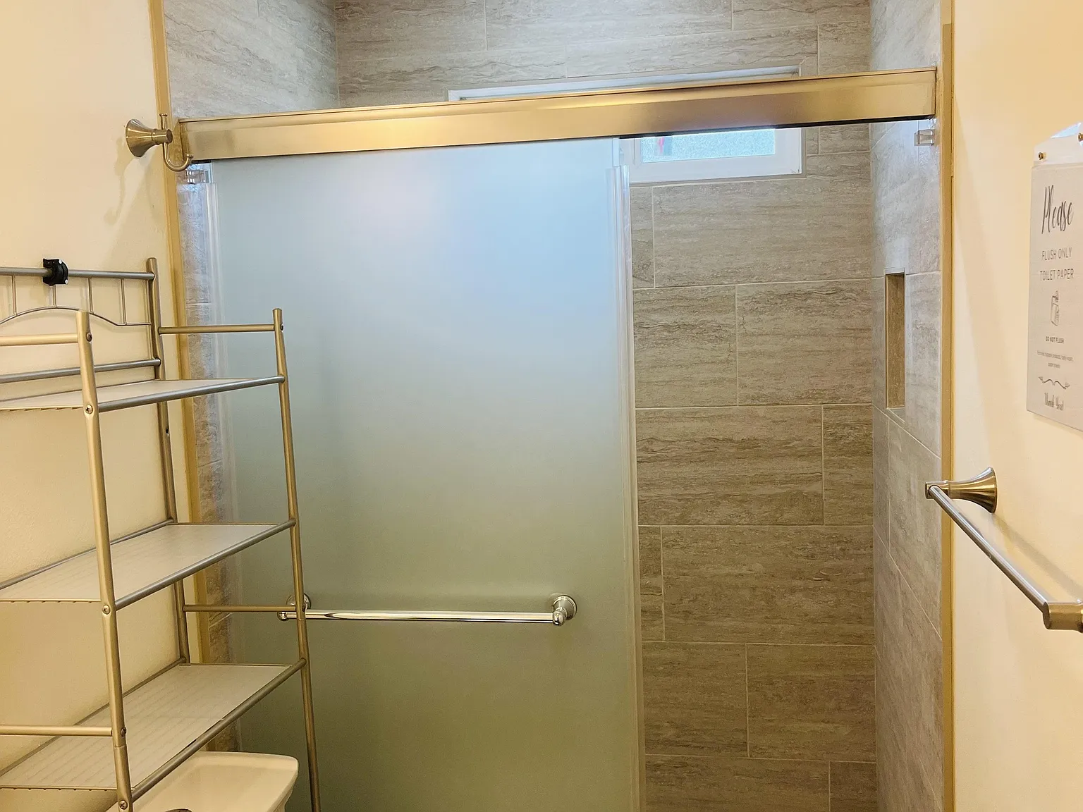 4 bed, 2.0 bath, 1400 sqft, $793 — Photo 4