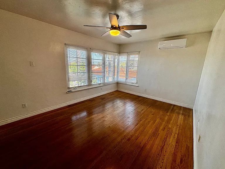 Large 2 bed 1 bath with private outdoor patio- Bankers Hill — Photo 15