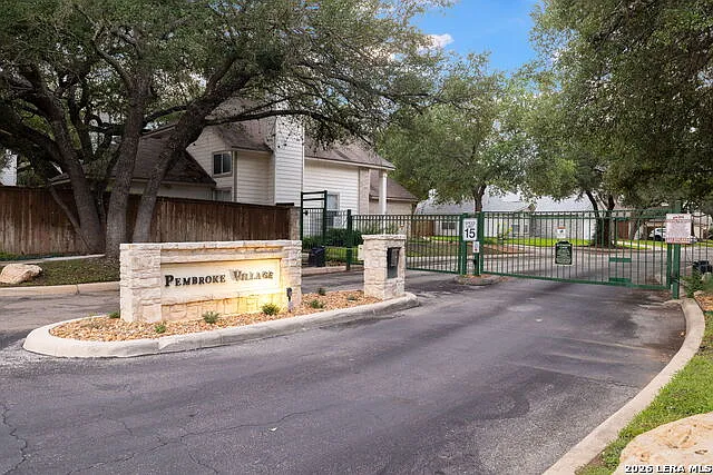 3 bed, 2.5 bath, 1502 sqft, $1,800 — Photo 3