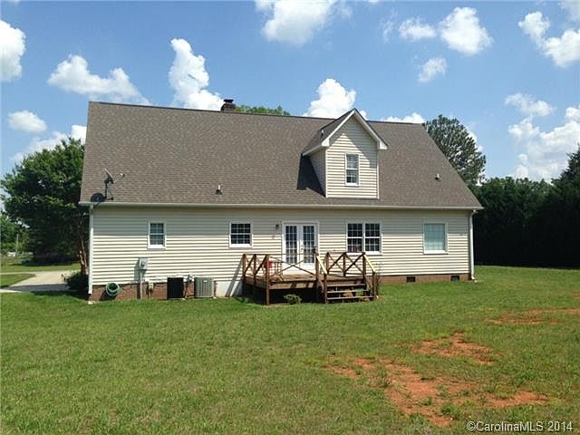 2nd image of 2550 Walker Rd