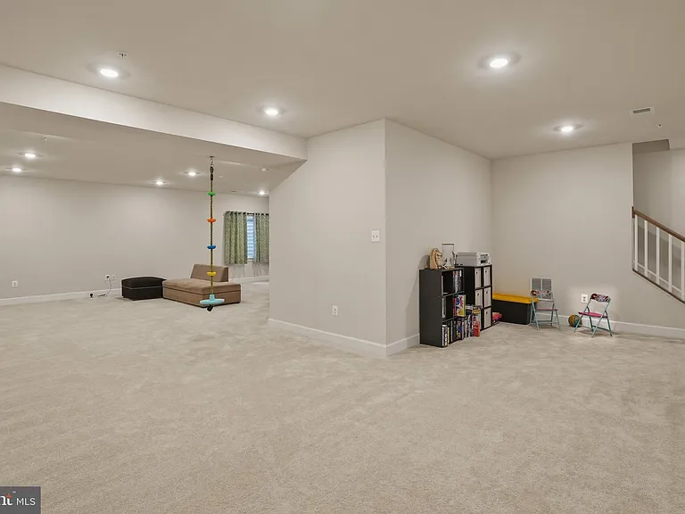 411 W Ponds Edge Dr — Photo 27