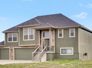 16699 Dana Ln, Leavenworth, KS 66048