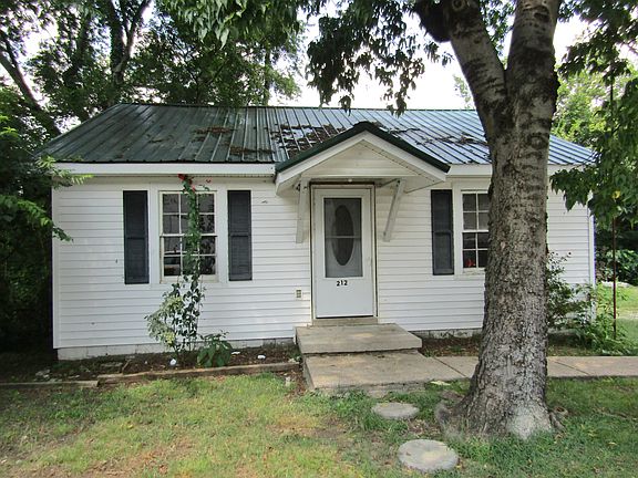 3rd image of 212 Adams St