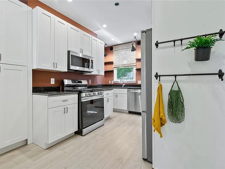 5140 Dresden Way — Photo 5
