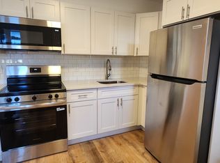 4 University Pl Floor 1, Staten Island, NY 10301