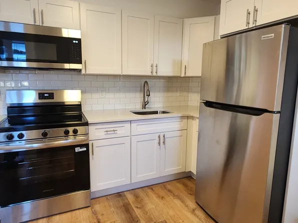 4 University Pl Floor 1, Staten Island, NY 10301