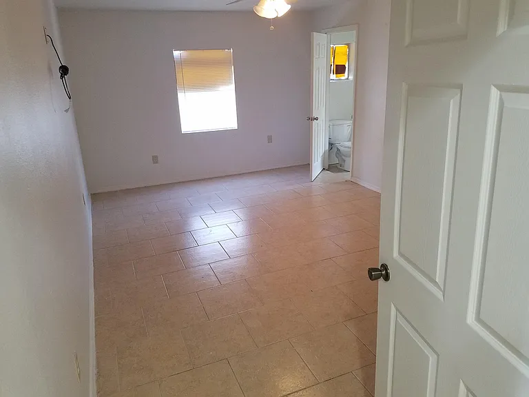 4934 Stephen Girard Ave — Photo 3