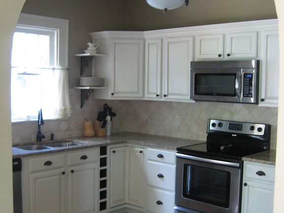 5th image of 4056 Broadway St