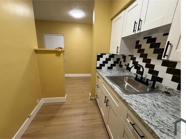 670 NE 122nd St APT 3, Miami, FL 33161