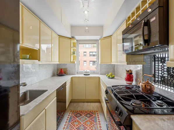 12 Beekman Place image 6 of 13