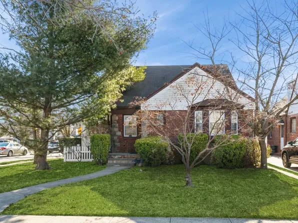 4 Ackley Avenue, Malverne, NY 11565