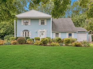 4 Rudys Ln, Coram, NY 11727