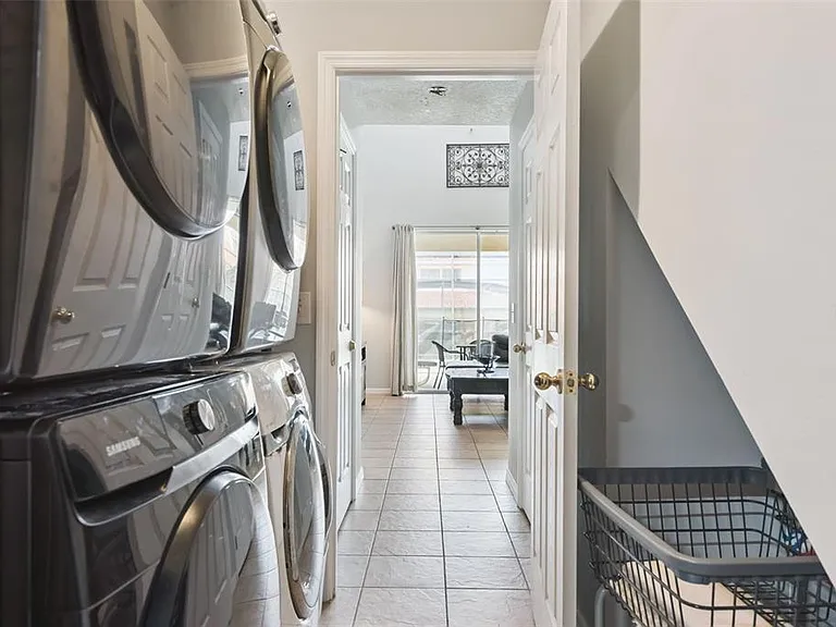143 Cordova Ave — Photo 34
