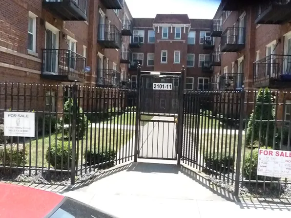 2105 E 67th St APT 309, Chicago, IL 60649