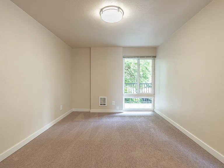 727 Bellevue Ave E — Photo 11