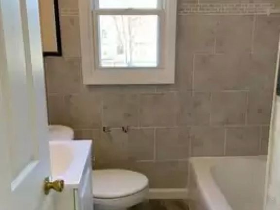 2nd image of 813 Lincoln Ave #2