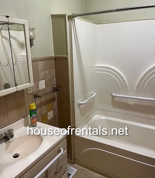 417 W Grand Ave — Photo 6