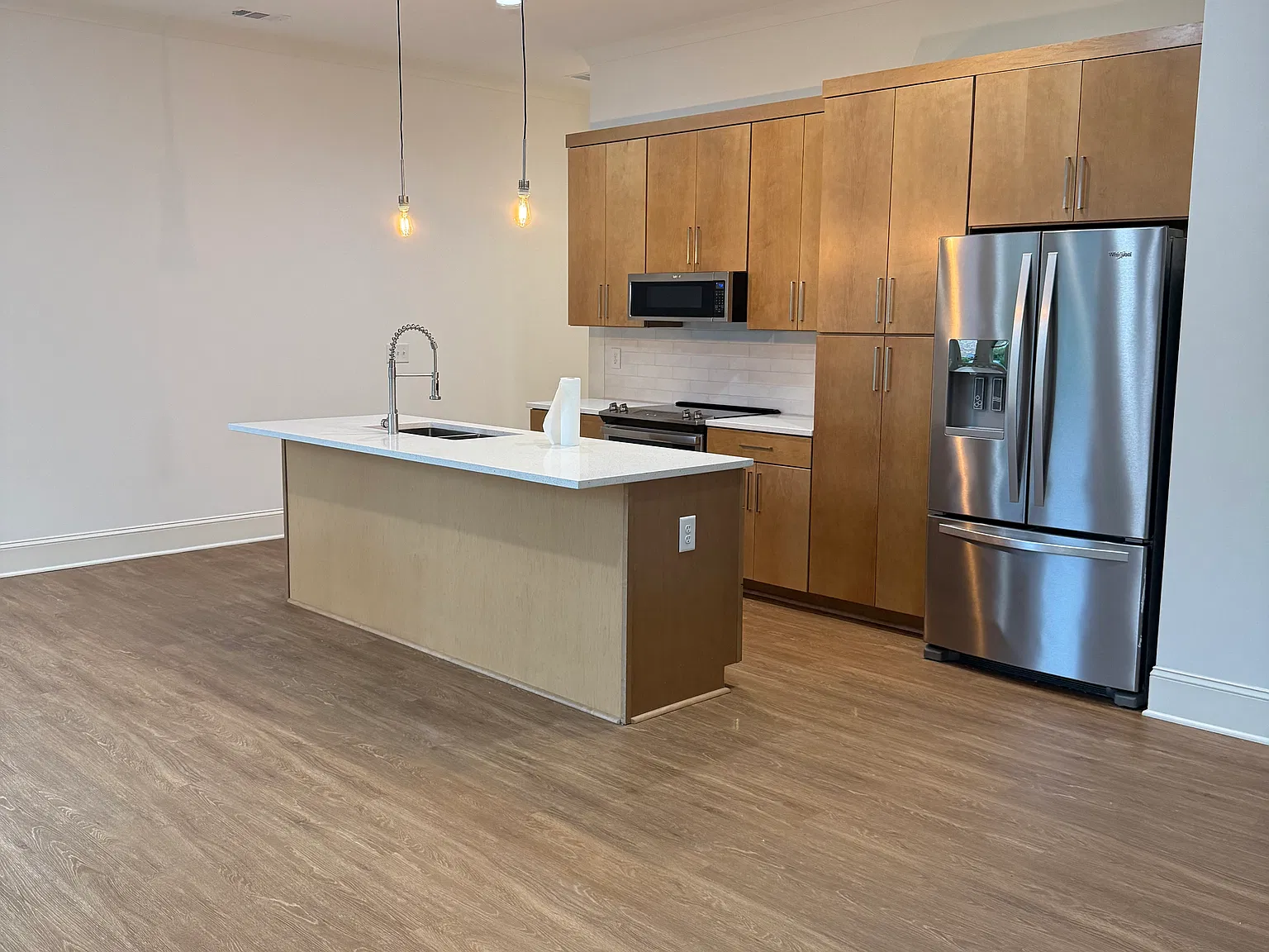 2 bed, 1.5 bath, 1164 sqft, $2,299 — Photo 4