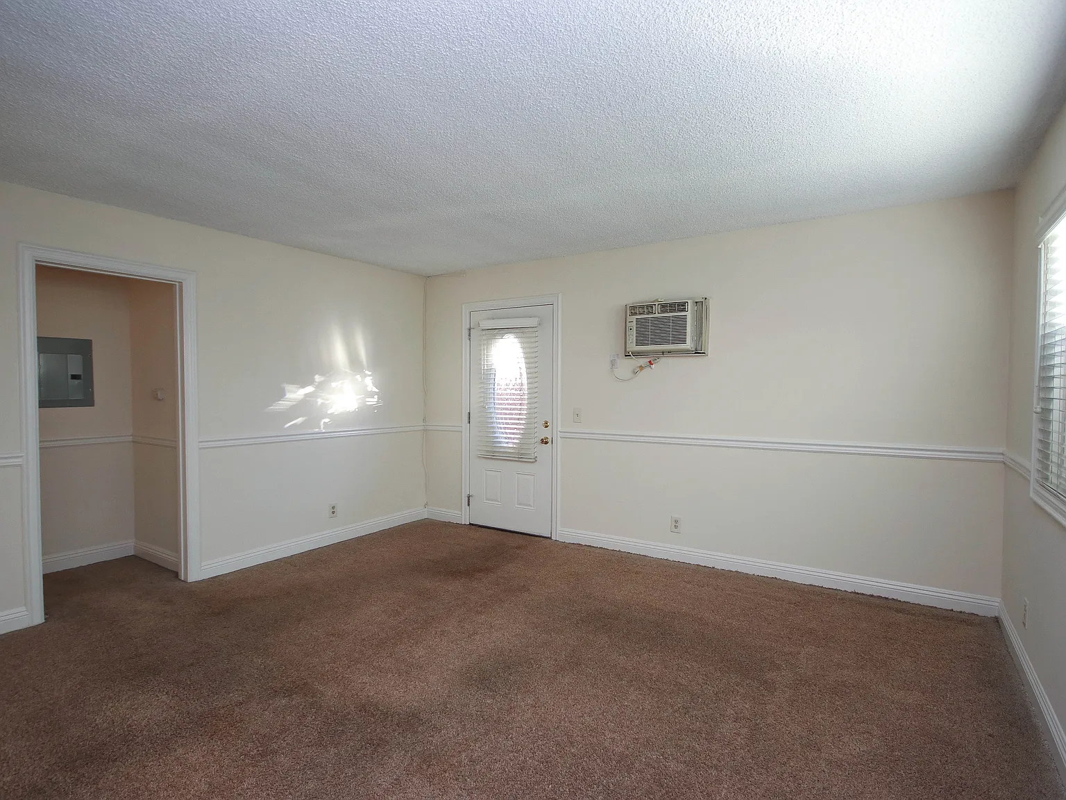 1 bed, 650 sqft, $1,995 — Photo 3