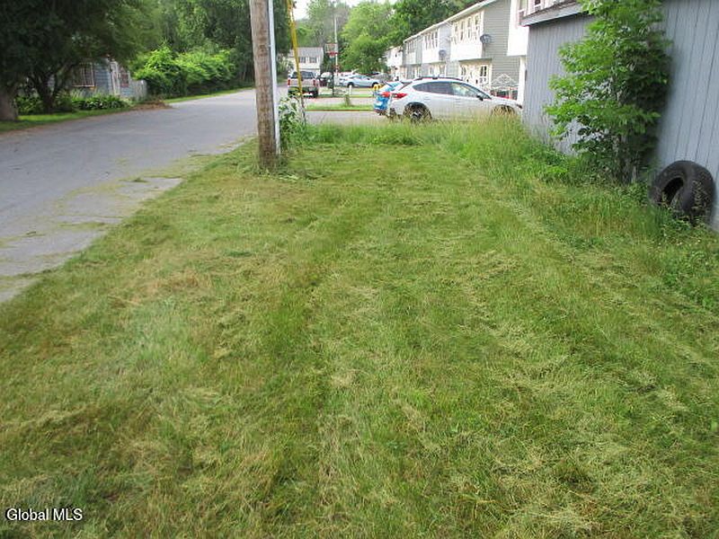 5th image of 77 Maple Street