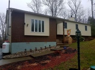 185 Magic Mountain Rd, Henryville, PA 18332