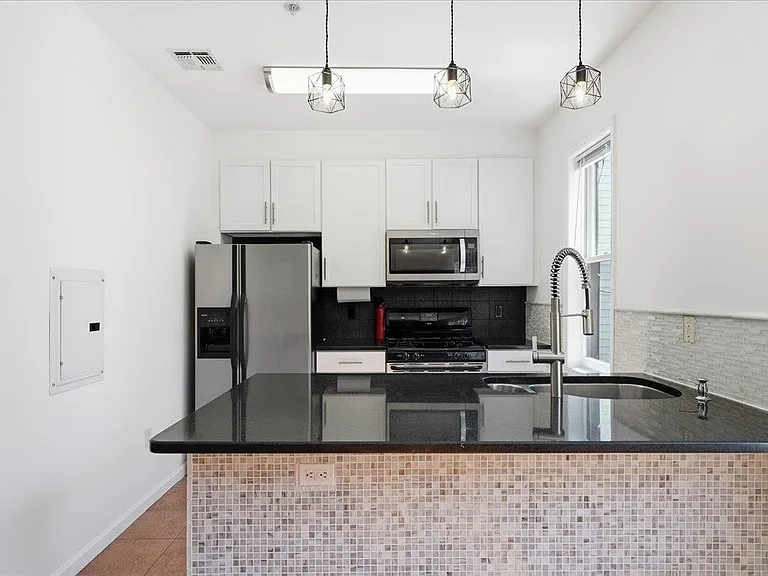 515 30th St #1C — Photo 21