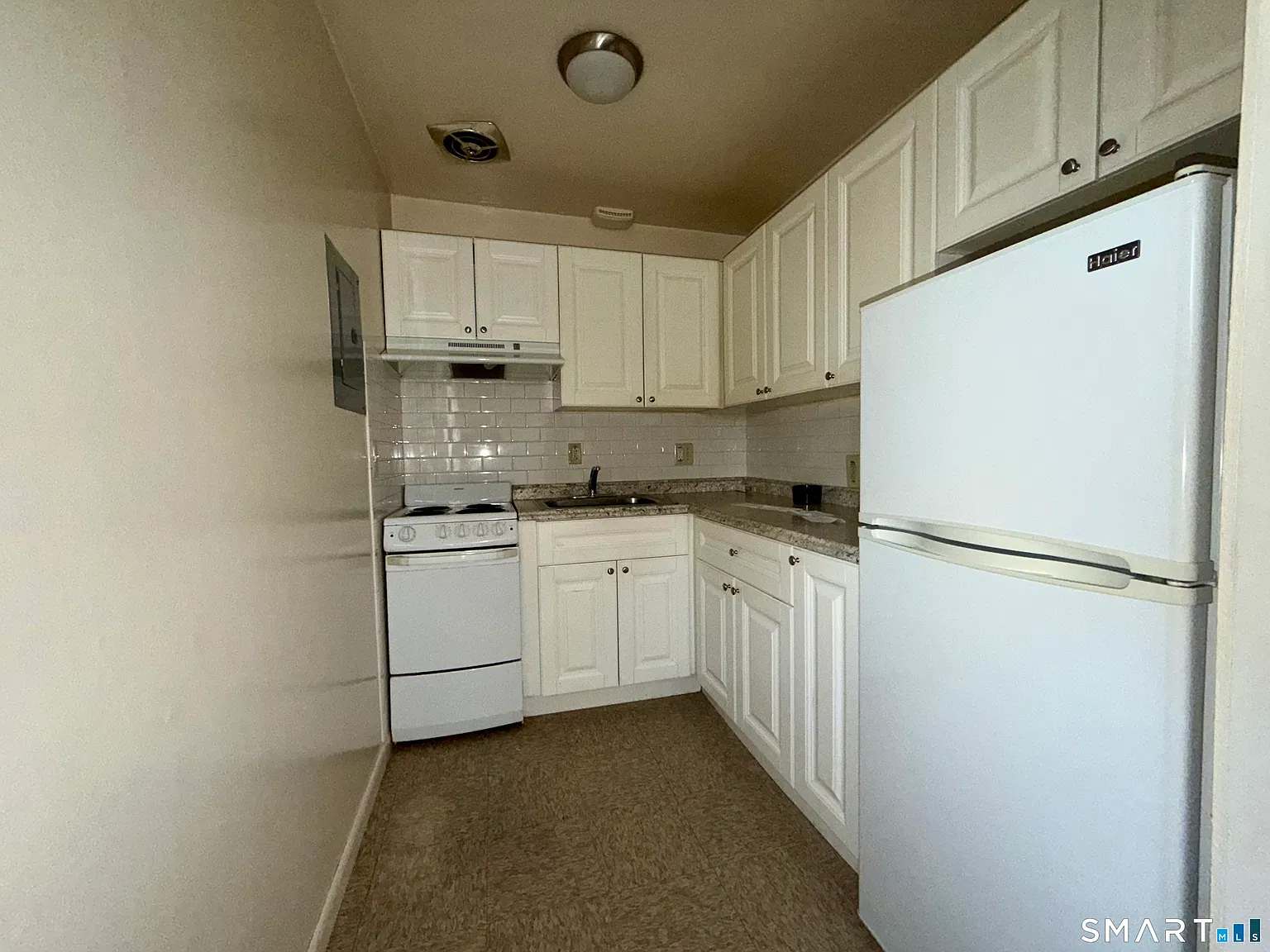 Studio, 1.0 bath, 450 sqft, $1,325 — Photo 2