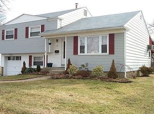 21 Glenbrook Rd, Hicksville, NY 11801