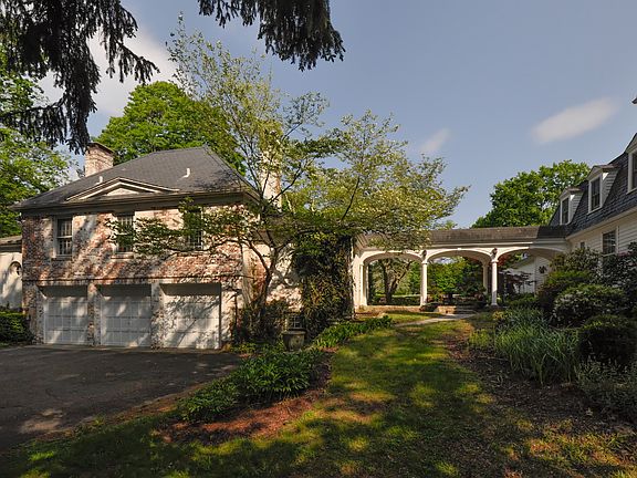 1030 Main Street North